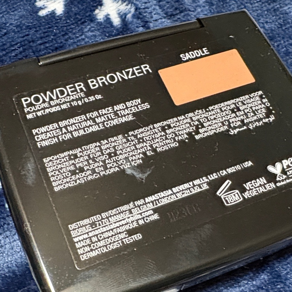 Anastasia Beverly Hills Elegant Black Compact - Picture 3 of 3